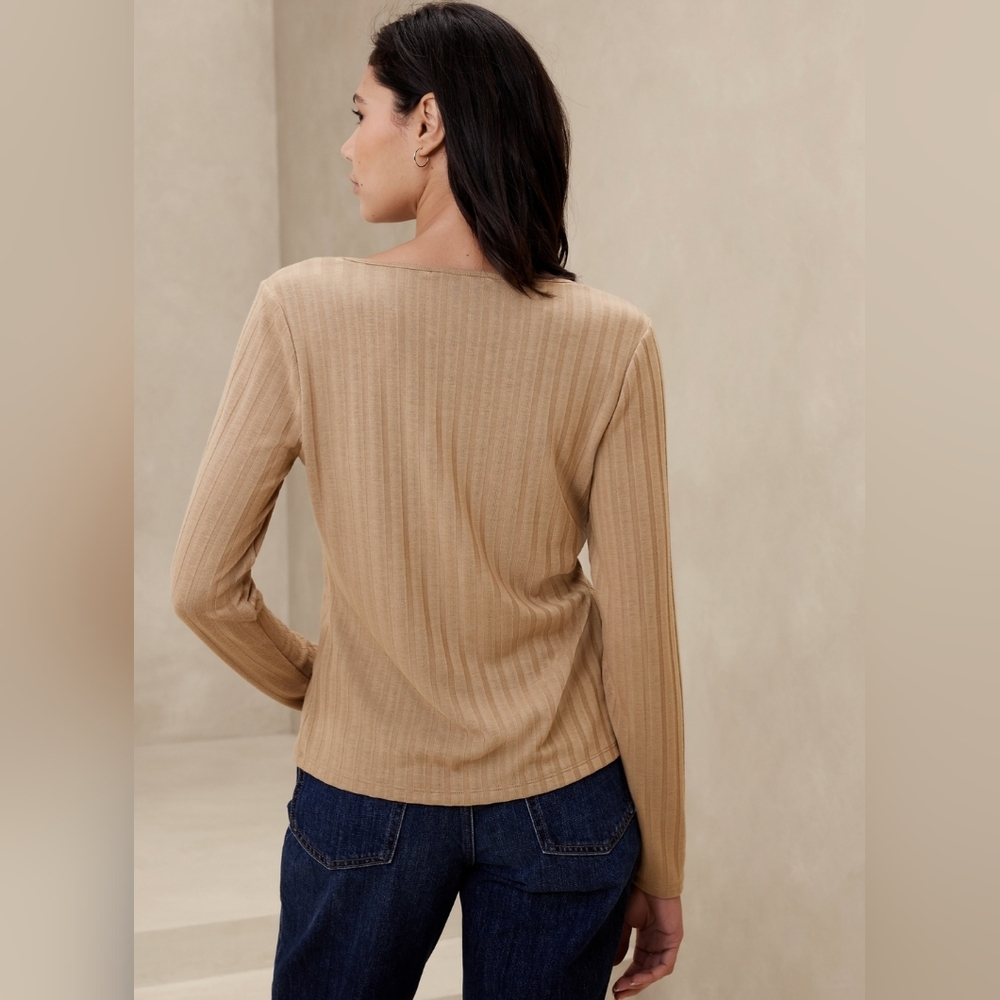 Banana Republic V-Neck Ribbed Top - Picture 3 of 7